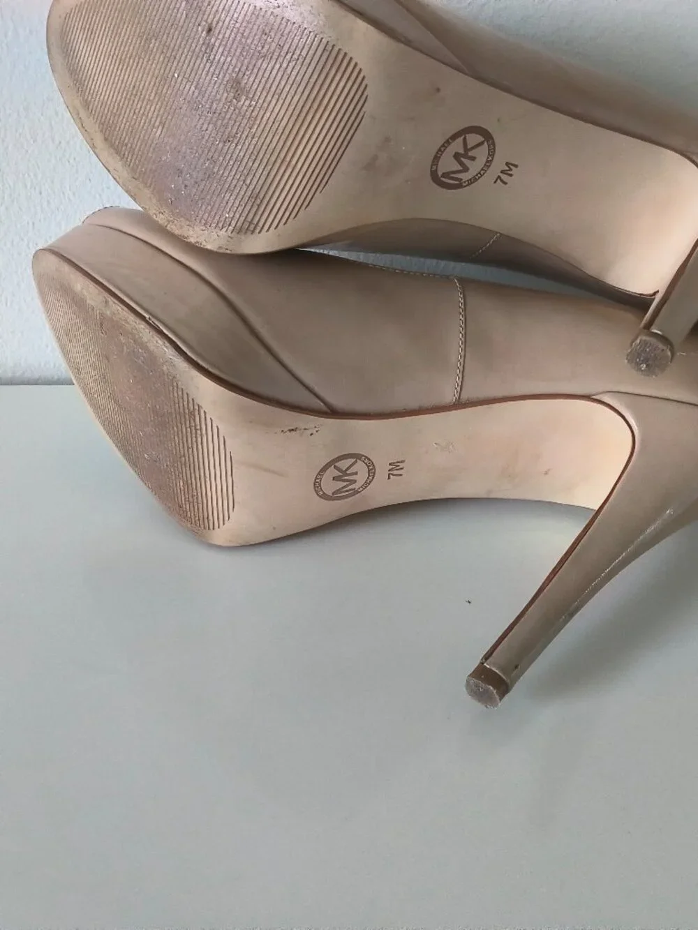 Michael Michael Kors platform pumps soze 7M